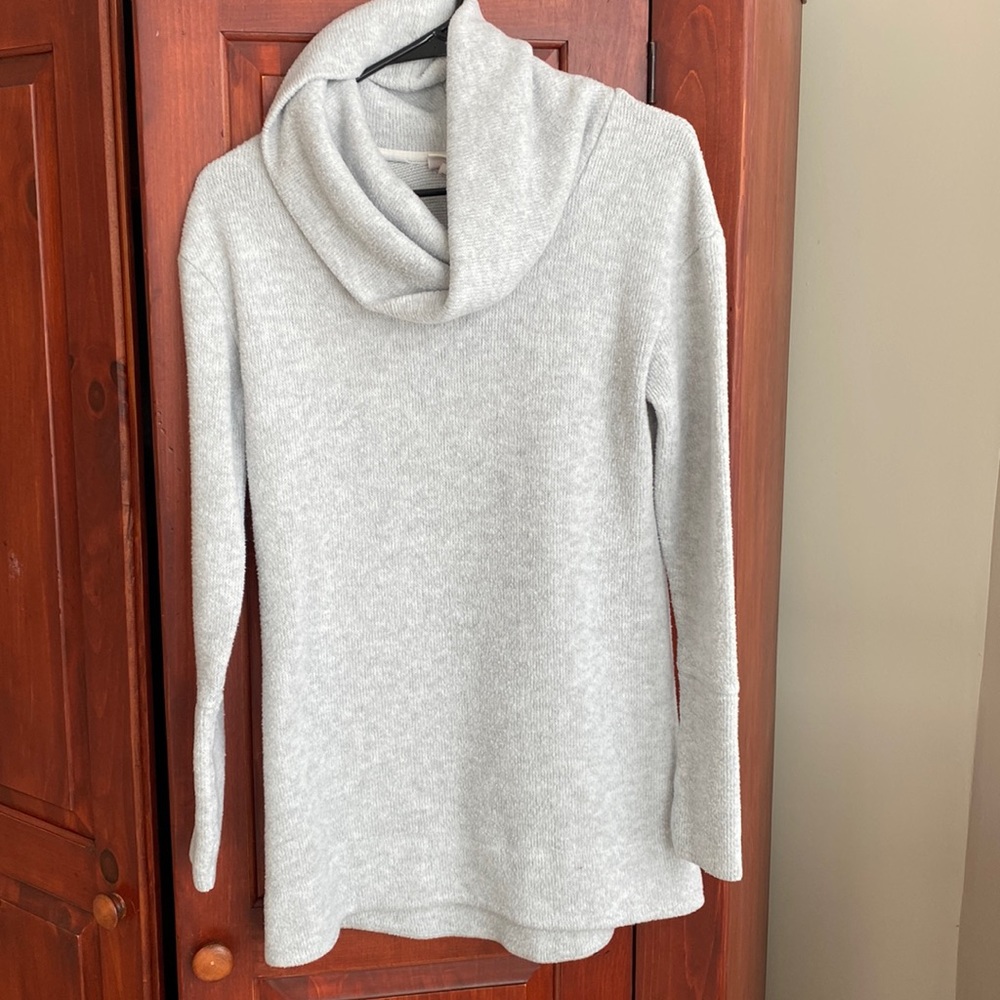 ✨3/15✨ Merona size medium grey sweater